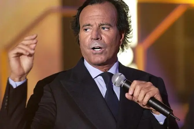 Julio Iglesias anuncia acciones legales tras denuncias por presunta agr3sión s3xu4l 